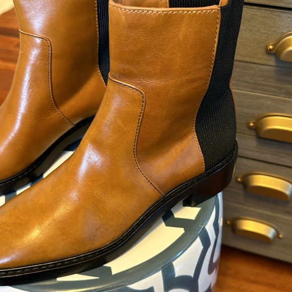 Tory Burch Chelsea boot. Camel leather, size 7. - Picture 4 of 6